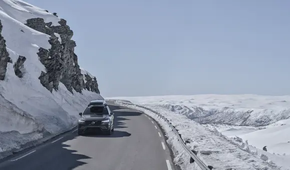 Bild VOL2311 CH STARK0001 Roof Box 430 Winter 1 RGB Lowres